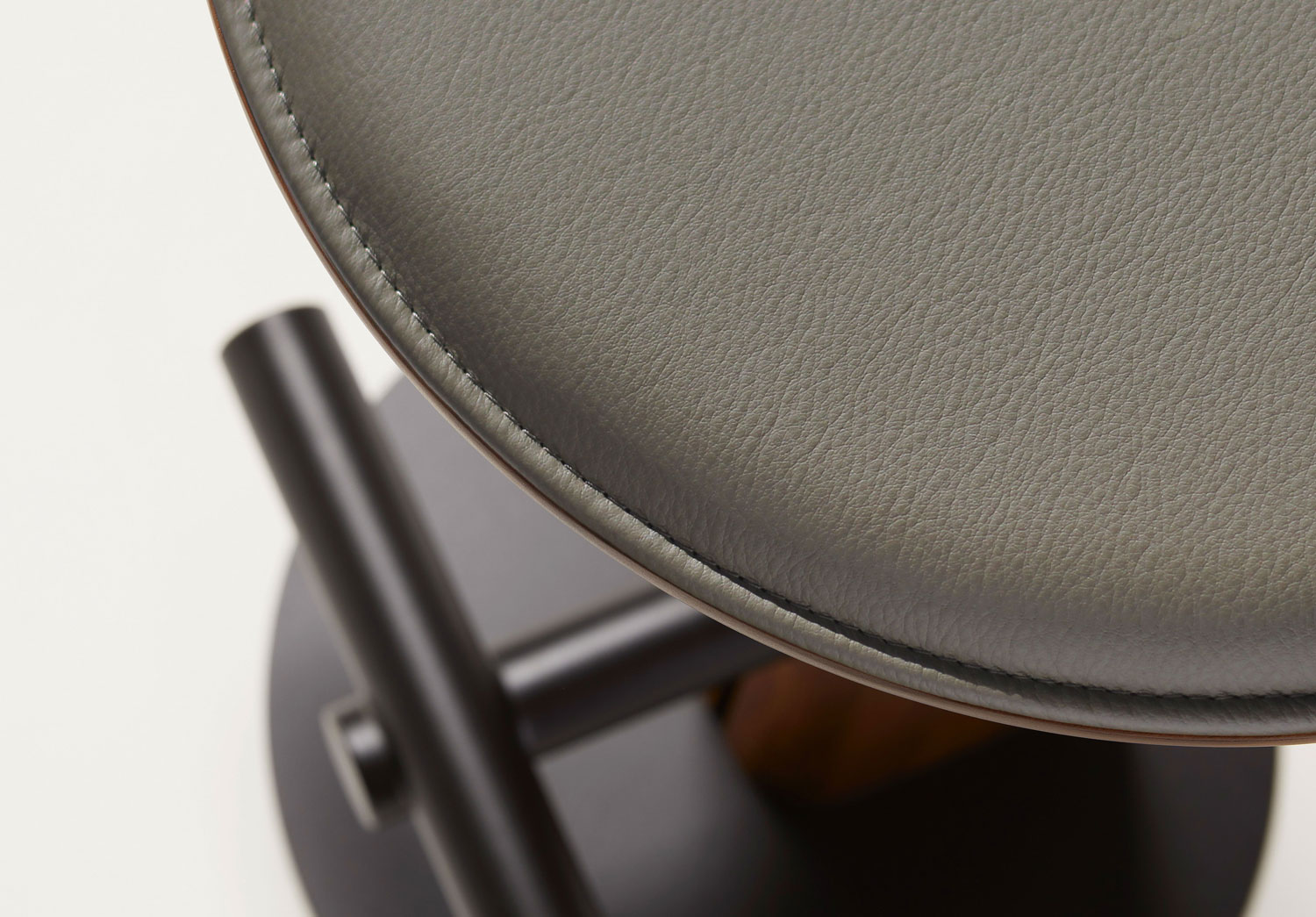 Rook-Stool-leather-seat-pad-detail
